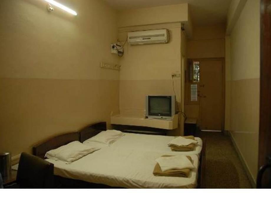 Hotel Anand Vihar Бангалор Екстериор снимка